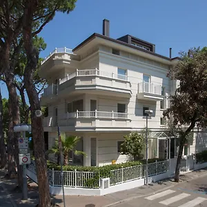 white-suite-riccione.emilia-romagnahotels.net/